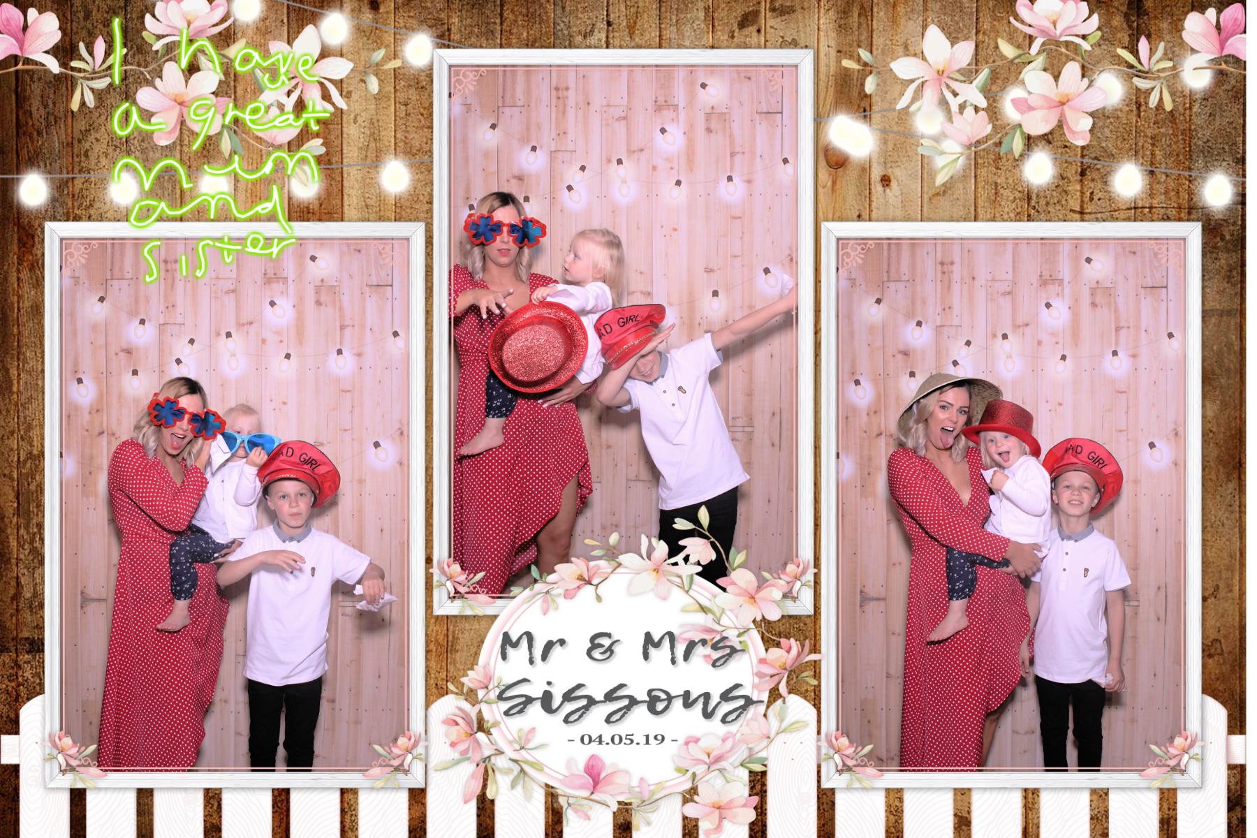 Mr and Mrs Sissons | View more photos from the event at gallery.blissbooth.co.uk/u/BlissBooth/Mr-and-Mrs-Sissons